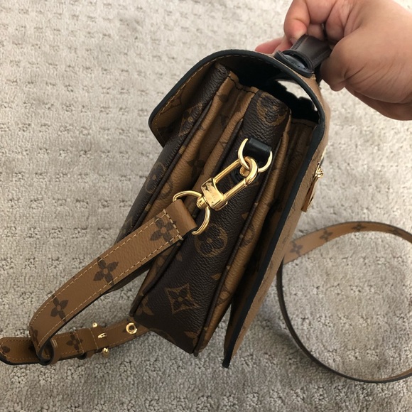 Louis Vuitton Pochette Metis Reverse Monogram - Picture 4 of 5